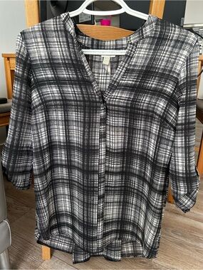 Women’s Black and White Plaid V-Neck Blouse